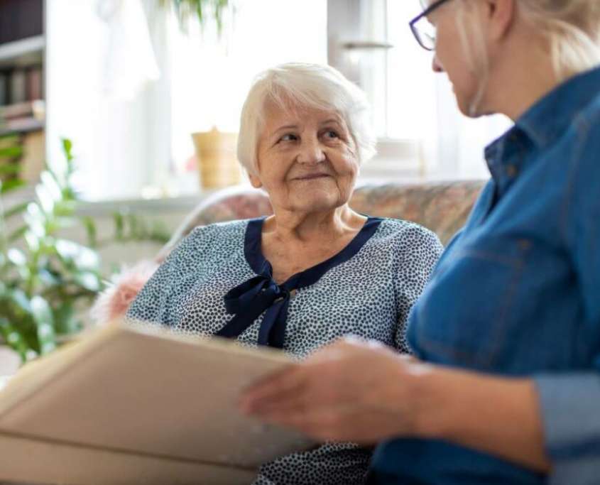 Daughter recognizes signs of dementia